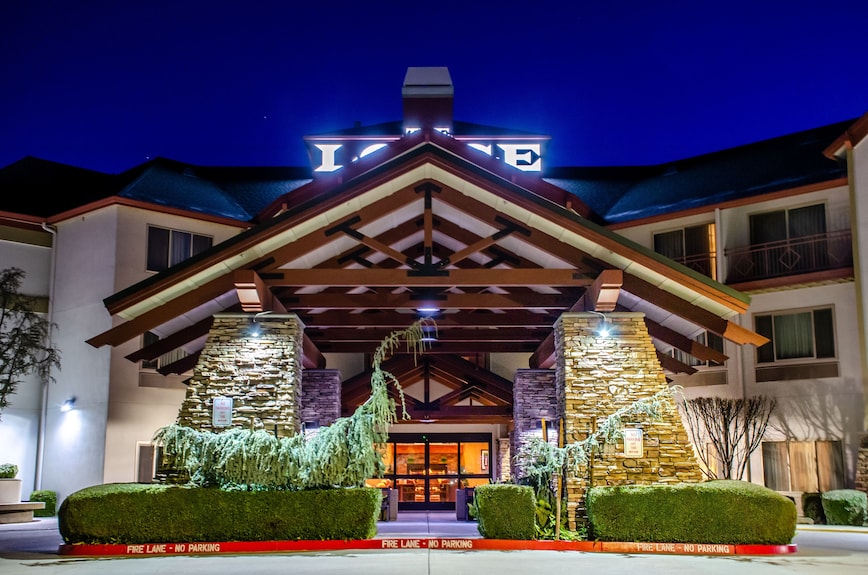 Feather Falls Casino and Lodge
